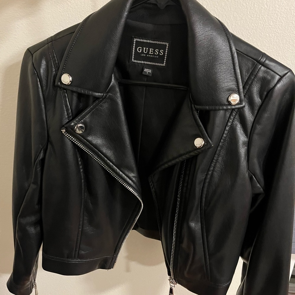Guess Cropped Moto Jacket 3/4 sleeves. Small. Faux Leather.